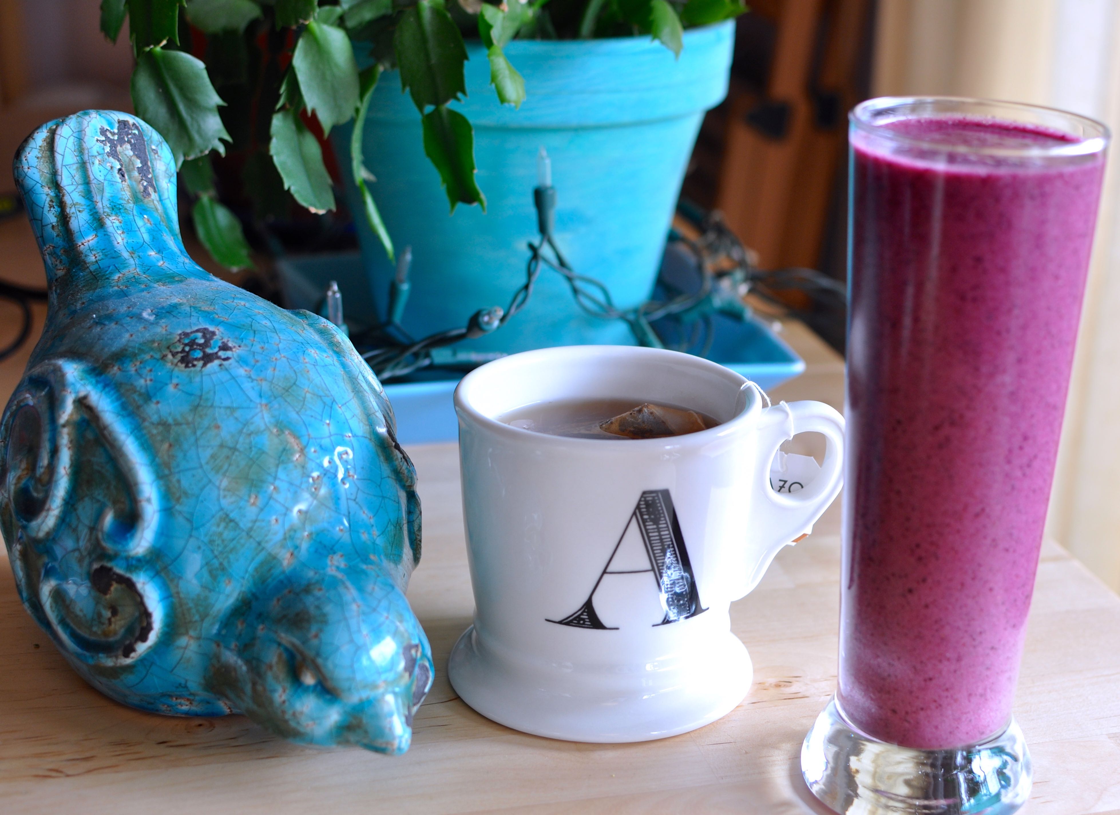 picture of a large glass of a Blueberry Pineapple Smoothie